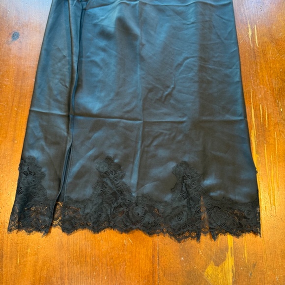 Victoria's Secret Cover-Up - Picture 2 of 4